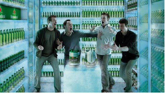 O que vocês preferem: a cerveja ou os sapatos? Comercial irreverente