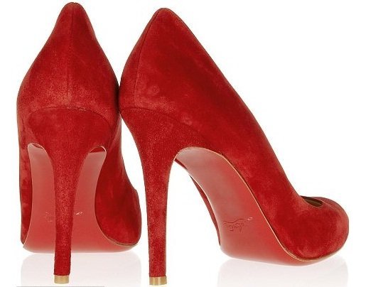 Batalha de saltos: scarpin monocromático da Yves Saint Laurent