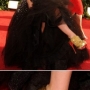 Pés de celebridades: Olivia Wilde com sapatos spikes dourados